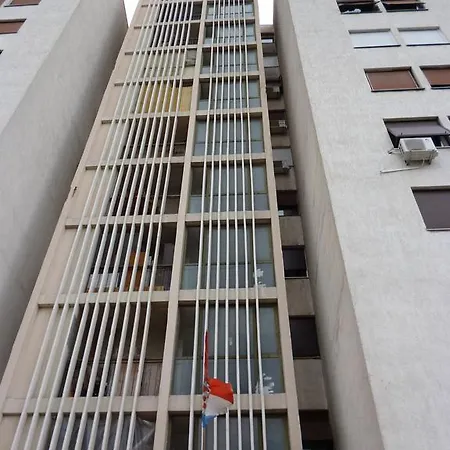 Apartment Top Split