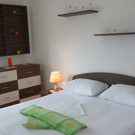 Apartment Top Split